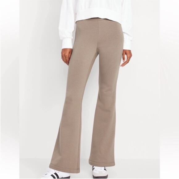 Old Navy chocolate malted High-Waisted Fleece-Lined Fashion Flare Leggings - Picture 1 of 13